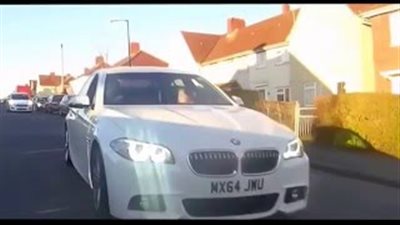 بالفيديو.. سائق سيارة يهاجم راكب دراجة دون سبب