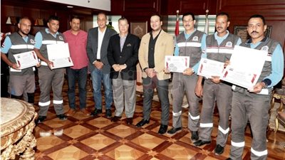 تكريم طاقم إسعاف سلم 220 ألف جنيه عثر عليها في حادث ببني سويف