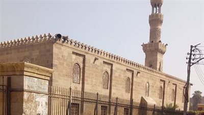 ارتفاع منسوب المياه الجوفية يهدد مسجد السلطان الأشرف برسباي بالخانكة (صور)