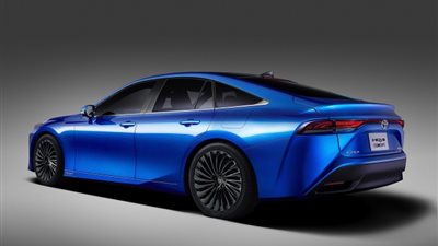 أول سيارة تعمل بخلايا الوقود الهيدروجينية (صور)