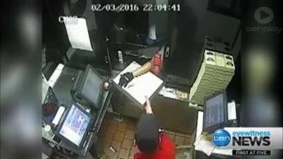 بالفيديو والصور.. سوء الحظ يفسد محاولة سرقة مطعم