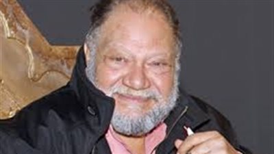 يحيى الفخرانى يقضى إجازة العيد وسط أحفاده