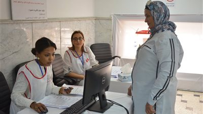 توافد التونسيين في مصر على سفارتهم للإدلاء بأصواتهم (صور)