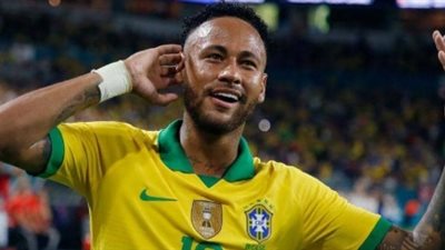 نيمار يتعرض للإصابة ويغادر ودية البرازيل أمام نيجيريا