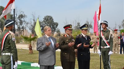 بالصور.. أكاليل الزهور على النصب التذكارى بالإسماعيلية في يوم الشهيد