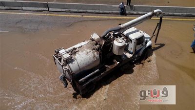 بالفيديو.. استمرار شفط المياه أمام أكاديمية الشرطة بالتجمع الخامس