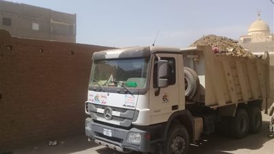 محافظ قنا: رفع 31 طن مخلفات وقمامة من الشوارع والميادين (صور)