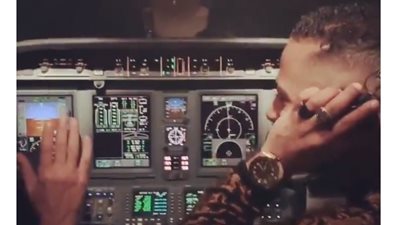 أول رد من شركة مصر للطيران على فيديو قيادة محمد رمضان الطائرة