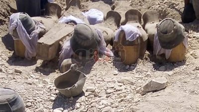 تفاصيل اكتشاف 14 تابوتا أثريا بحفائر القرنة في الأقصر