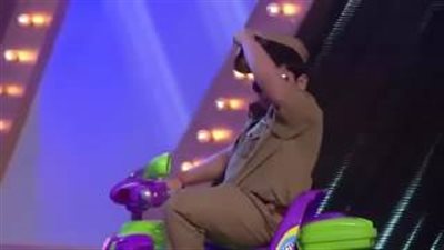 بالفيديو.. طفل بدين يقلد رقص شاروخان بطريقة مدهشة