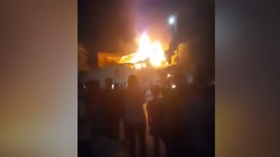 اللقطات الأولى للحظة اندلاع حريق كنيسة مار جرجس في حلوان (فيديو)