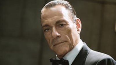 فان دام يُقبل رجاء الجداوى بعد تكريمها بمهرجان 