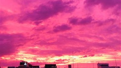 هدوء قبل العاصفة... إعصار هاجيبيس يلون سماء اليابان بالبنفسجي (صور)
