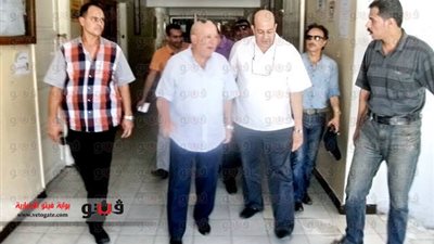 بالصور.. محافظ بورسعيد يزور وحدة الحضانات بمستشفى النصر