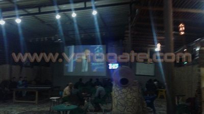 بالصور.. أهالي محمد صلاح بالغربية ينتظرون بدء مباراة روما