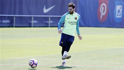 بالصور.. برشلونة يختتم تدريباته للقاء الكلاسيكو