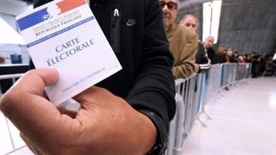 الناخبون الفرنسيون في الخارج يدلون بأصواتهم في انتخابات الرئاسة