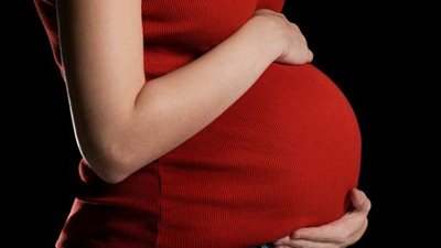 للحوامل.. الفسيخ والرنجة وعجينة الكعك ممنوع تناولها في العيد