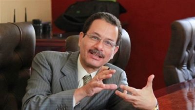 الهيئة الاقتصادية بالقناة تبحث إقامة محطتى كهرباء وتحلية مياه