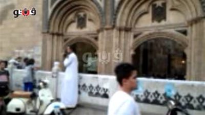 بالفيديو.. تكثيف أمني أمام «الأزهر» لتأمين المصلين