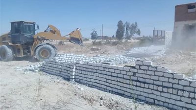 الوادي الجديد تنفذ 6 قرارات إزالة تعديات على 10 أفدنة بقرى النهضة
