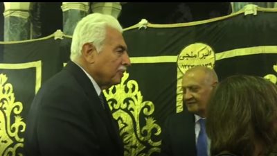 نظيف وفاروق حسني وعبد العزيز يؤدون واجب العزاء في طارق كامل (فيديو)