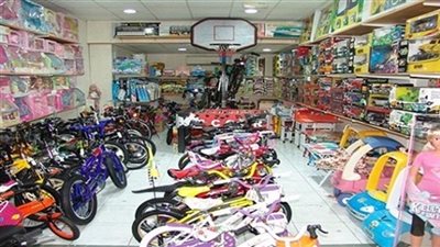 كوارث استخدام الأطفال للألعاب الرخيصة.. «حماية المستهلك»: مخلفات المستشفيات تستخدم في صناعتها.. دراسة: البلاستيك والنحاس يسببان السرطان.. أستاذ فسيولوجيا: تؤدي للعقم والإعاقة الذهنية