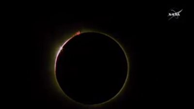 بالفيديو.. العالم يشهد كسوفا كليا للشمس