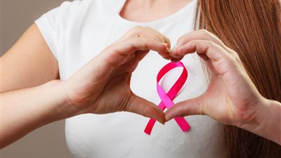 للسيدات.. 8 أعراض تكشف إصابتك بسرطان الثدي
