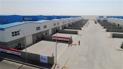 الإسكان: جار تنفيذ 1016 مصنعا بالعاشر من رمضان باستثمارات 3 مليارات جنيه