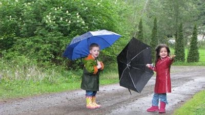 5 نصائح تحمي طفلك من مخاطر تقلبات الطقس