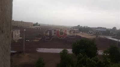 سقوط أمطار مصحوبة ببرق ورعد على عدد من المناطق بالوادي الجديد