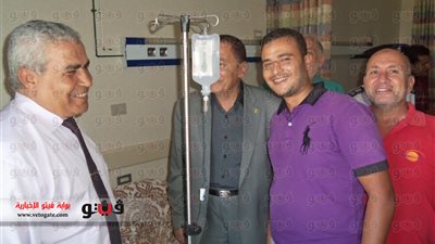 بالفيديو والصور.. «فوزي» يوزع الكعك على مرضى مستشفى الطور