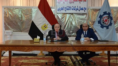 خلال لقائهم بالعصار.. عمال الإنتاج يؤكدون التفافهم حول القيادة السياسية