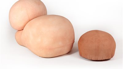 بالصور.. آثاث منزلي برائحة وملمس الجلد البشري