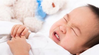5 أسباب وراء إصابة طفلك الرضيع بالمغص