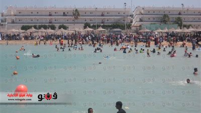 بالصور ..أهالي البحرالأحمر يحتفلون بالعيد على شواطئ الغردقة