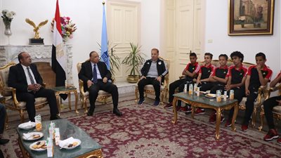 محافظ القاهرة يلتقي منتخب القاهرة للناشئين تحت 13 سنة المسافر لليابان
