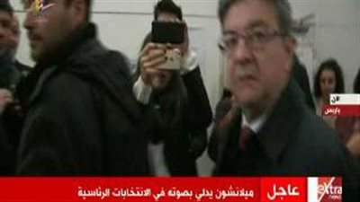 بالفيديو.. مرشح اليسار يدلي بصوته في الانتخابات الرئاسية الفرنسية
