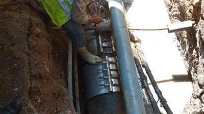 إصلاح خط الطرد بجزيرة الدهب جنوب الجيزة| صور