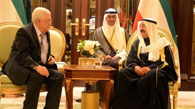 أمير الكويت يستقبل الرئيس الفلسطيني