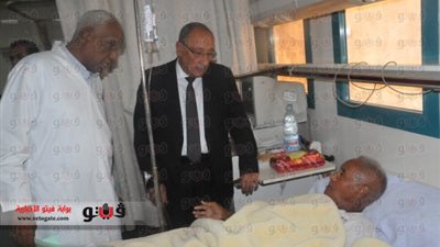 بالفيديو والصور.. محافظ أسوان يقدم تهنئة العيد لمرضى المستشفيات