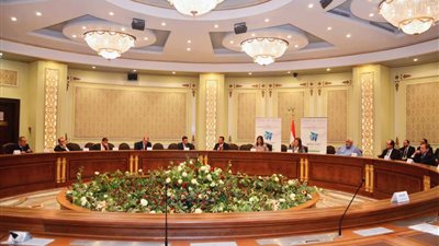 الهجرة والتخطيط تعقدان مائدة مستديرة مع المستثمرين المصريين