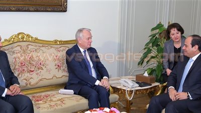 السيسي يرحب بمساعي فرنسا لاستئناف عملية السلام بين فلسطين وإسرائيل