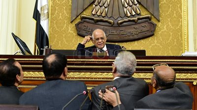 عبدالعال يدخل في نوبة من الضحك بسبب رفع الحصانة عن منصور