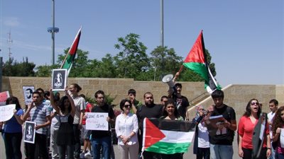 عشرات الفلسطينيين يتظاهرون أمام الكنيست للمطالبة بالعودة لقراهم