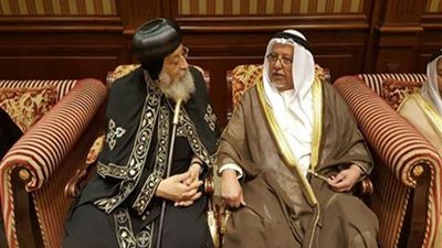 بالصور.. أمير الكويت يجمع البابا تواضروس وأبو مازن في قصر بيان