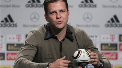 بيرهوف ينتقد جوتزه لارتدائه جوارب الشركة المنافسة لراعي المنتخب الألماني