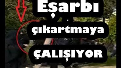 بالفيديو.. شرطية تركية تطلب من سيدة خلع حجابها خلال فعالية دينية