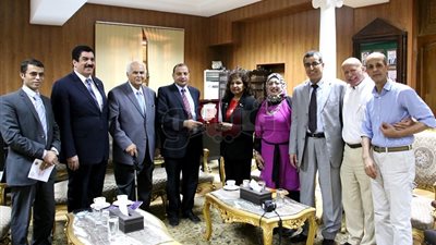 رئيس جامعة بني سويف يستقبل سلطانة نهر خبيرة الفيزياء بجامعة أوهايو